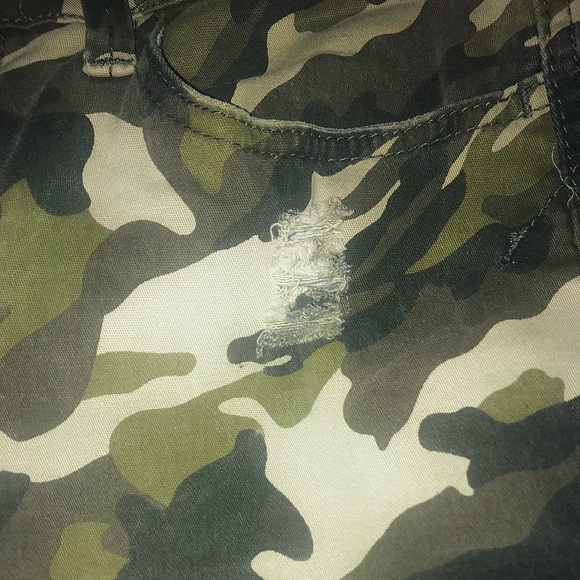Ripped Camo Size 9 Ankle Pants - Picture 13 of 14